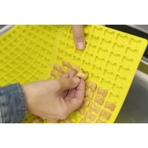 TRIXIE Mata do pieczenia przekąsek w kości 38 x 28 cm - żółty