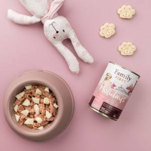 FAMILY FIRST HOLIDAYS Puszka dla psa Kurczak/królik/jabłko 400g