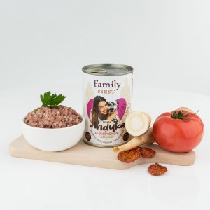 FAMILY FIRST Puszka dla psa Bogata w indyka z pietruszką 400g