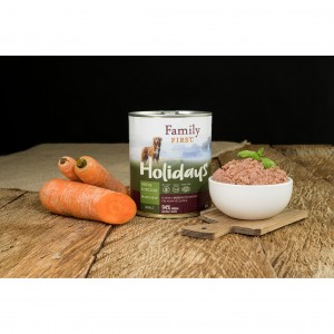 FAMILY FIRST HOLIDAYS Puszka dla psa Indyk/kurczak/marchew 800g