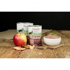 FAMILY FIRST HOLIDAYS Puszka dla psa Dziczyzna/gęś/jabłko 400g