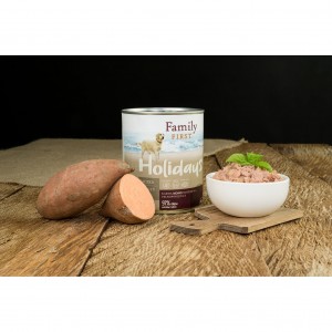 FAMILY FIRST HOLIDAYS Puszka dla psa Kaczka/bataty 800g