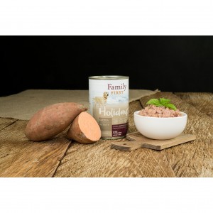 FAMILY FIRST HOLIDAYS Puszka dla psa Kaczka/bataty 400g