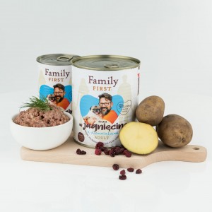 Family First Dog Jagnięcina z ziemniakami 400g (puszka)