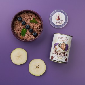 Family First Dog Królik z gruszkami 400g (puszka)